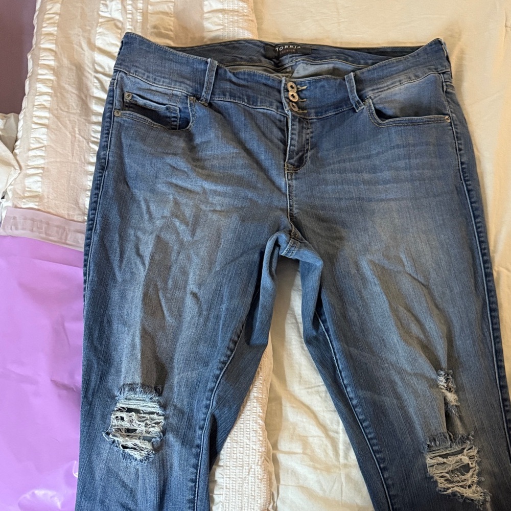 Torrid Women's Blue Distressed Jeans 18R.   703
